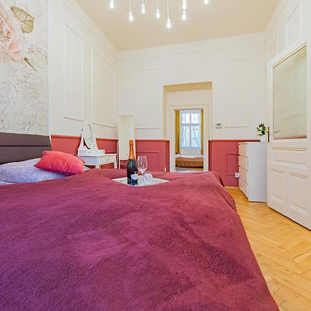 Colorful Wenceslas Square Apartment Prague Ngoại thất bức ảnh