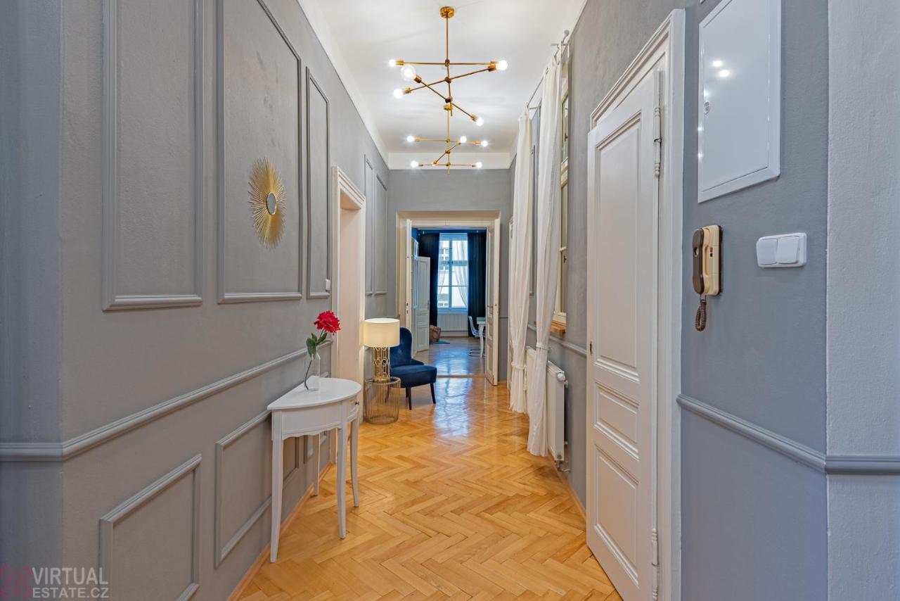 Colorful Wenceslas Square Apartment Prague Ngoại thất bức ảnh