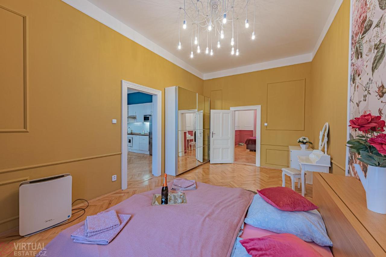 Colorful Wenceslas Square Apartment Prague Ngoại thất bức ảnh