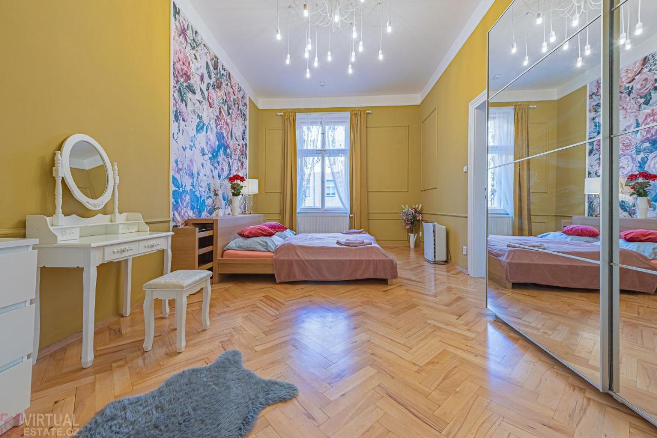 Colorful Wenceslas Square Apartment Prague Ngoại thất bức ảnh