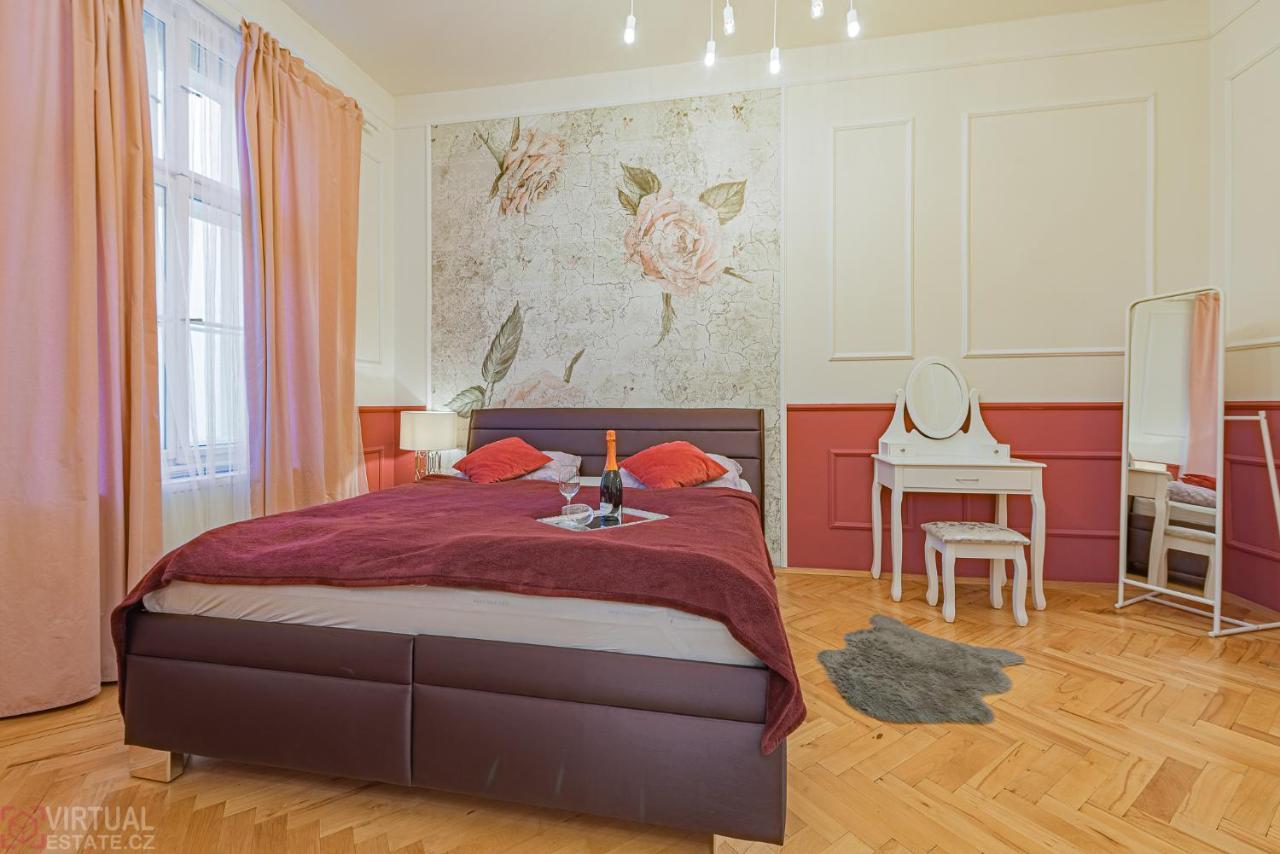 Colorful Wenceslas Square Apartment Prague Ngoại thất bức ảnh