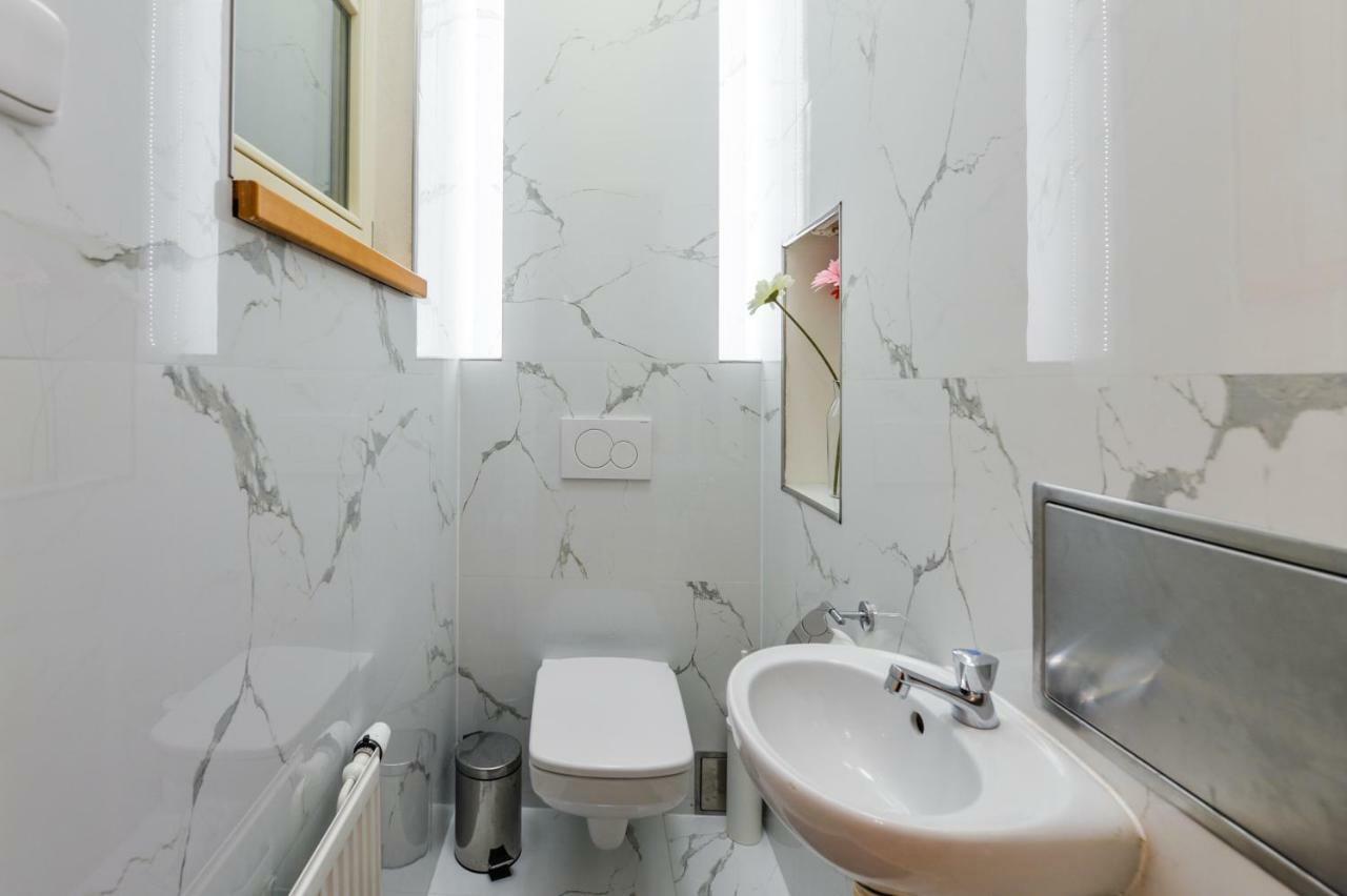 Colorful Wenceslas Square Apartment Prague Ngoại thất bức ảnh